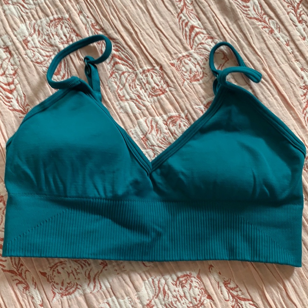 Lululemon sports bra size 6